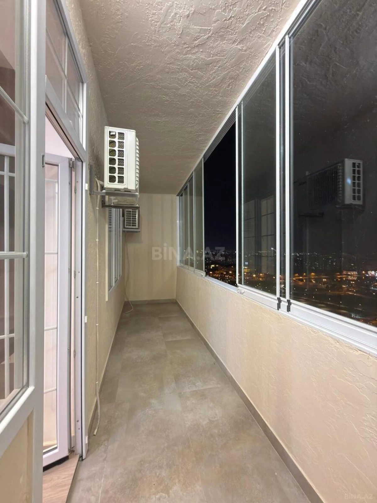 Satılır 4 otaqlı mənzil 145 m²
