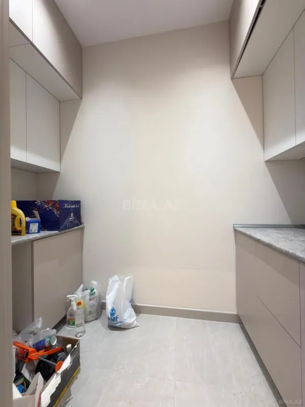 Satılır 4 otaqlı mənzil 145 m²