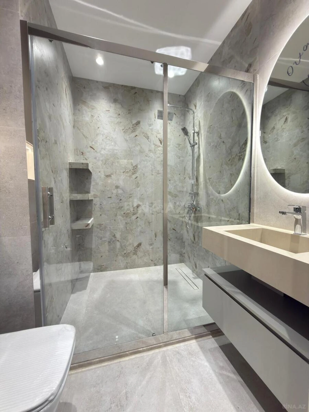 Satılır 4 otaqlı mənzil 145 m²