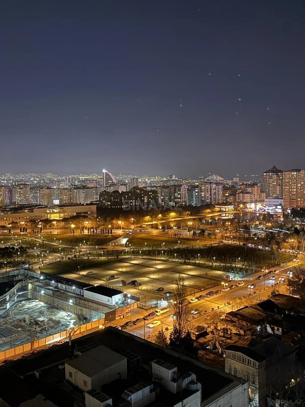 Satılır 4 otaqlı mənzil 145 m²