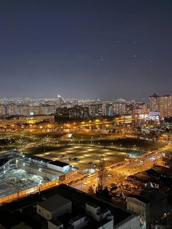 Satılır 4 otaqlı mənzil 145 m²