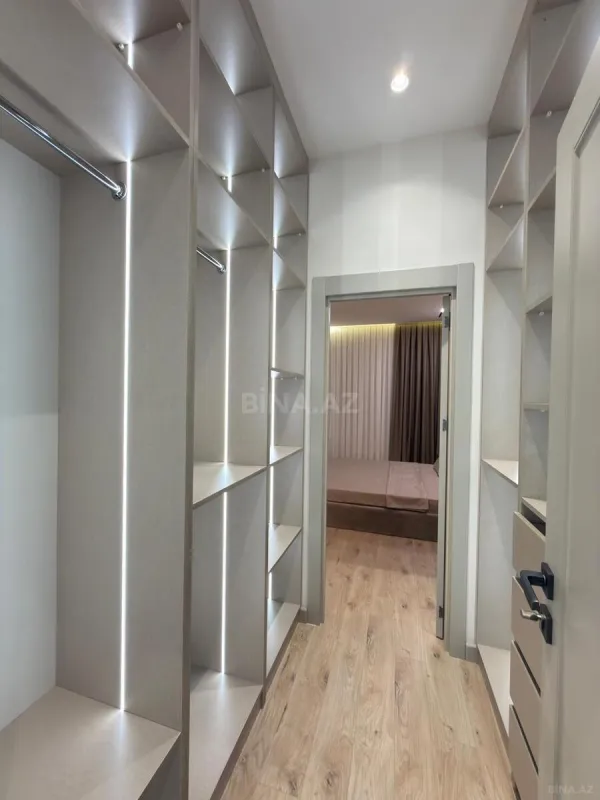 Satılır 4 otaqlı mənzil 145 m²