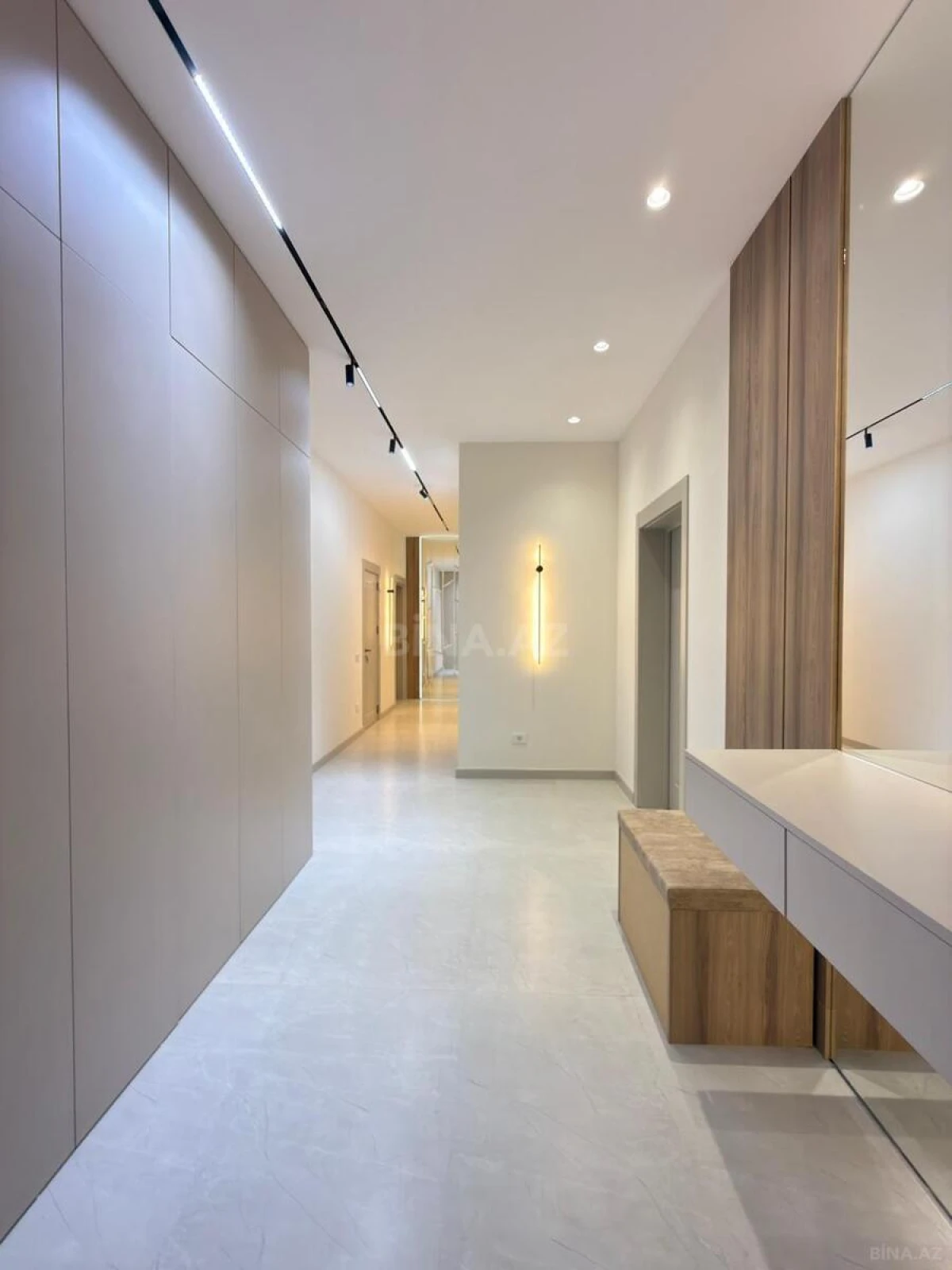 Satılır 4 otaqlı mənzil 145 m²