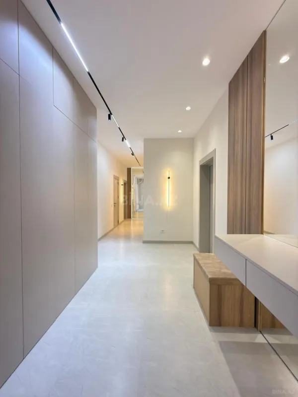 Satılır 4 otaqlı mənzil 145 m²