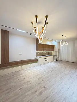 Satılır 4 otaqlı mənzil 145 m²