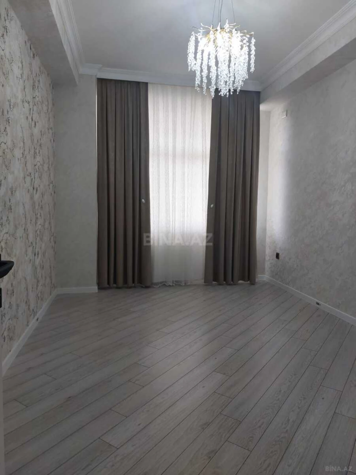 Satılır 3 otaqlı mənzil 93 m²