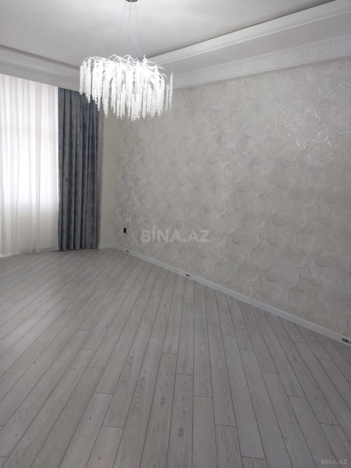 Satılır 3 otaqlı mənzil 93 m²