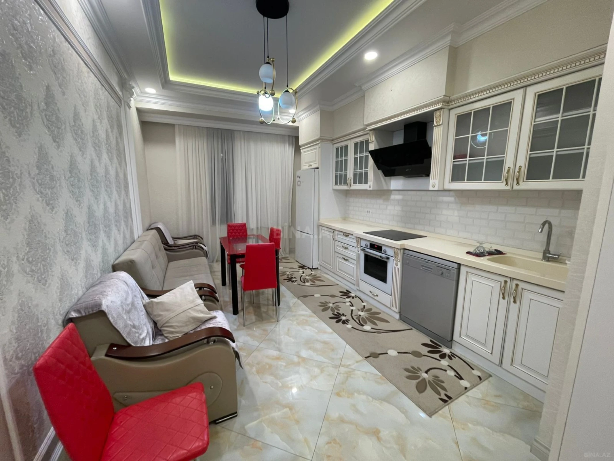 Kirayə verilir 3 otaqlı mənzil 130 m²