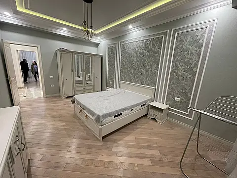 Kirayə verilir 3 otaqlı mənzil 130 m²
