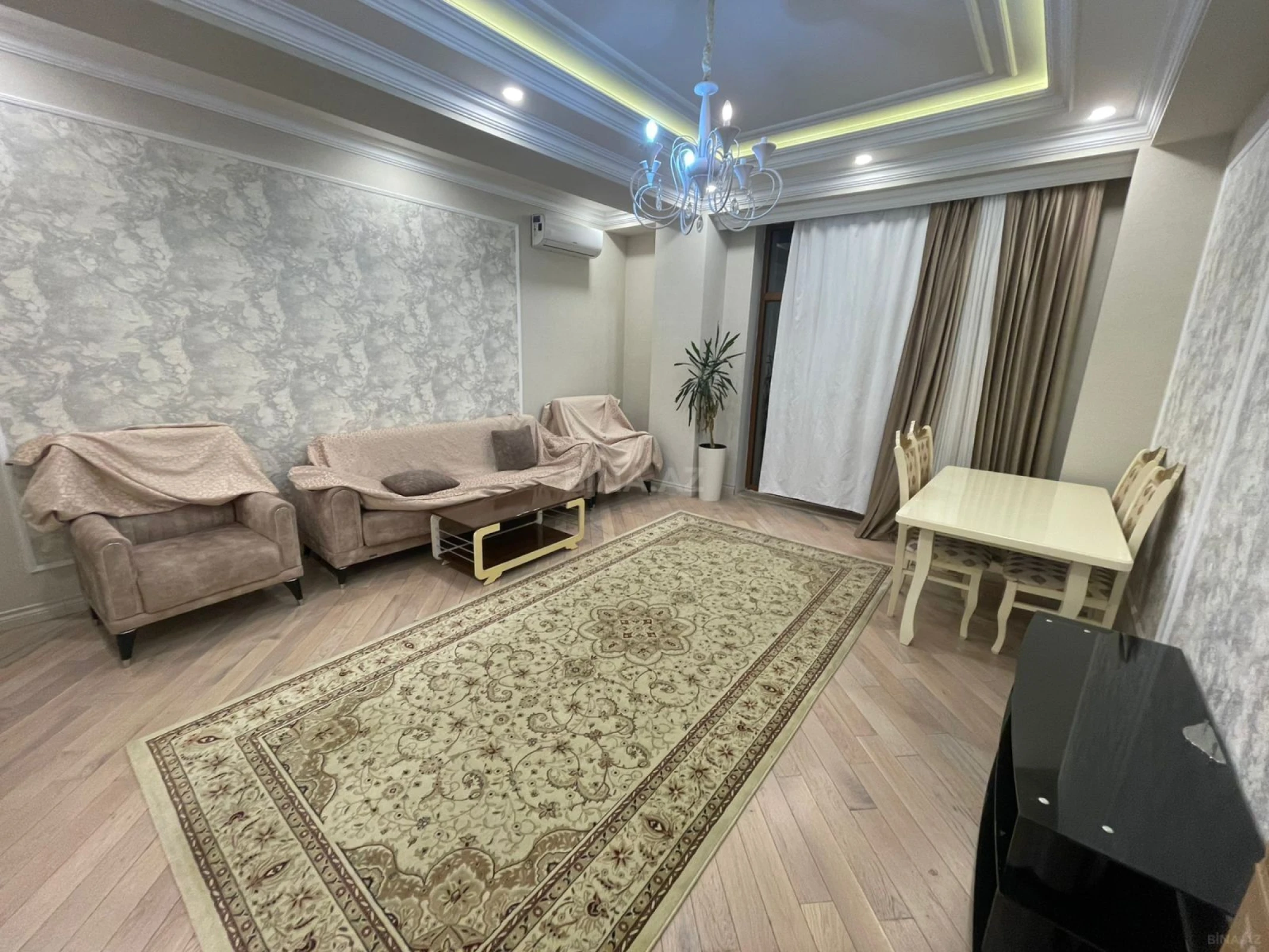 Kirayə verilir 3 otaqlı mənzil 130 m²