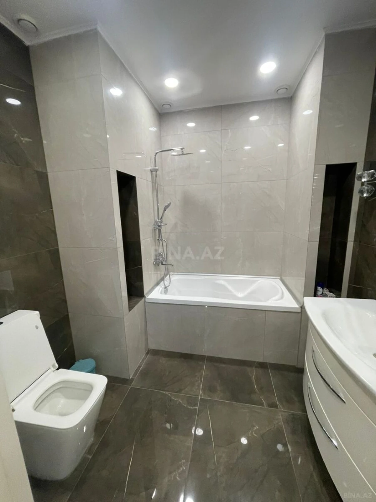 Kirayə verilir 3 otaqlı mənzil 130 m²