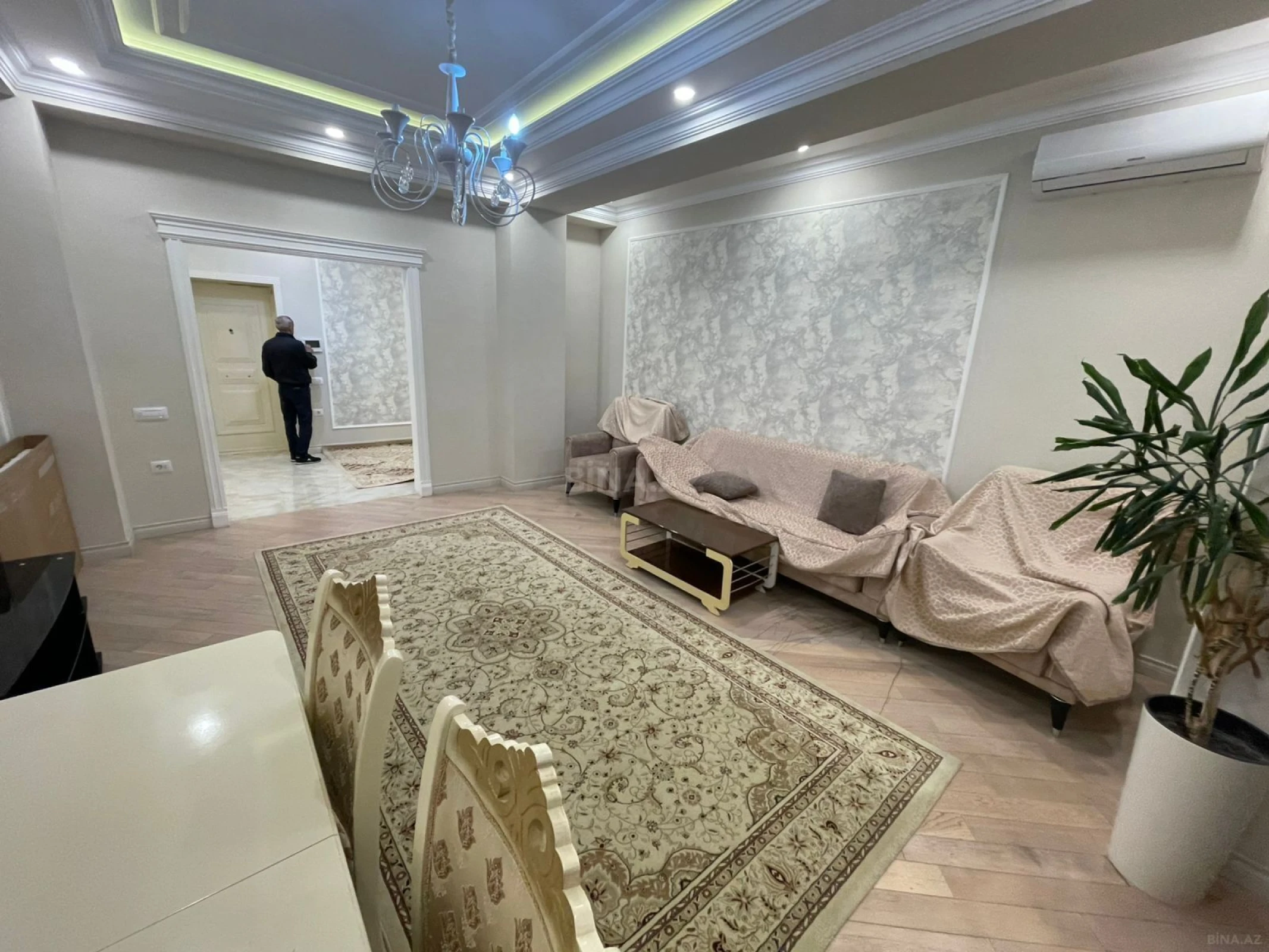 Kirayə verilir 3 otaqlı mənzil 130 m²