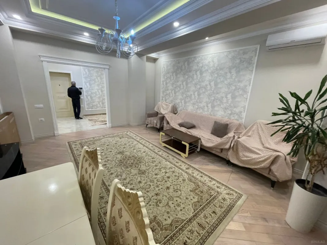 Kirayə verilir 3 otaqlı mənzil 130 m²