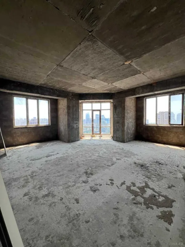 Satılır 4 otaqlı mənzil 184 m²