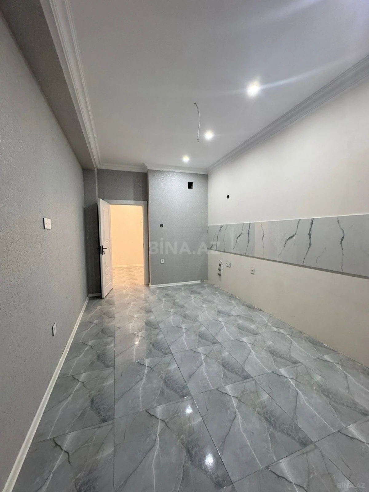 Satılır 3 otaqlı mənzil 124 m²