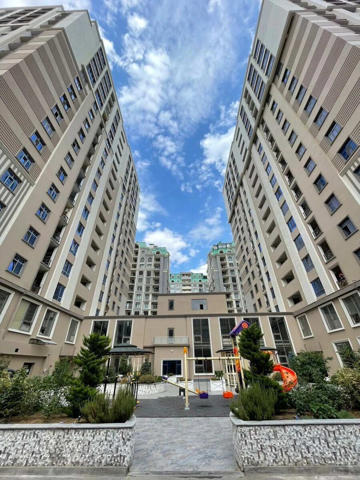 Satılır 2 otaqlı mənzil 115 m²