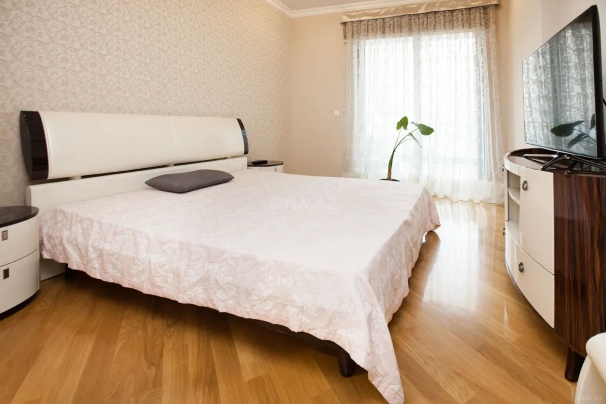 Kirayə verilir 2 otaqlı mənzil 95 m²