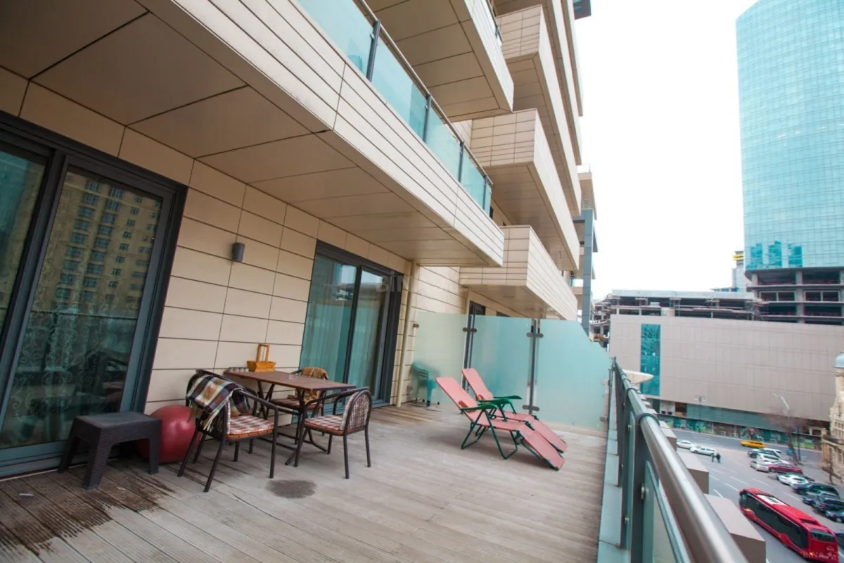 Kirayə verilir 2 otaqlı mənzil 95 m²