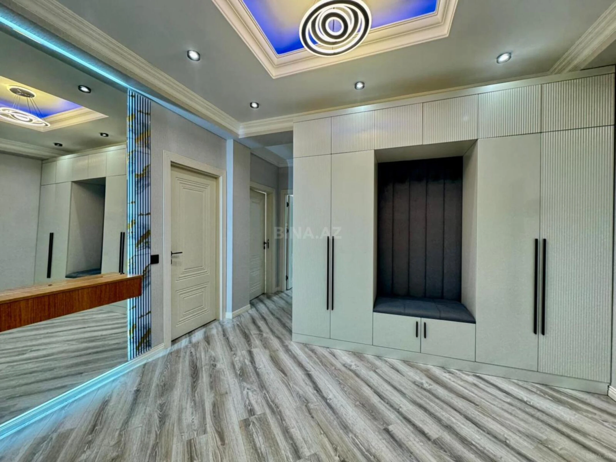 Satılır 3 otaqlı mənzil 98 m²