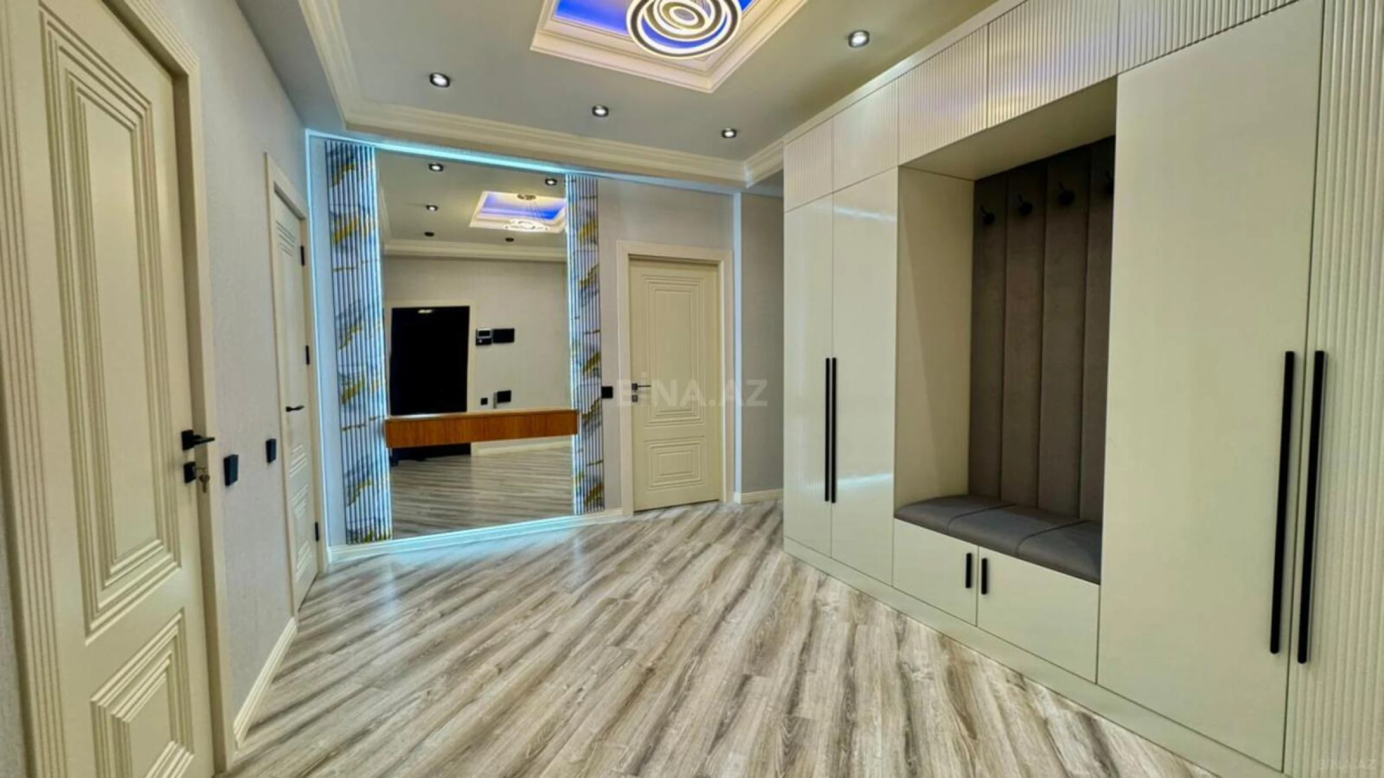 Satılır 3 otaqlı mənzil 98 m²