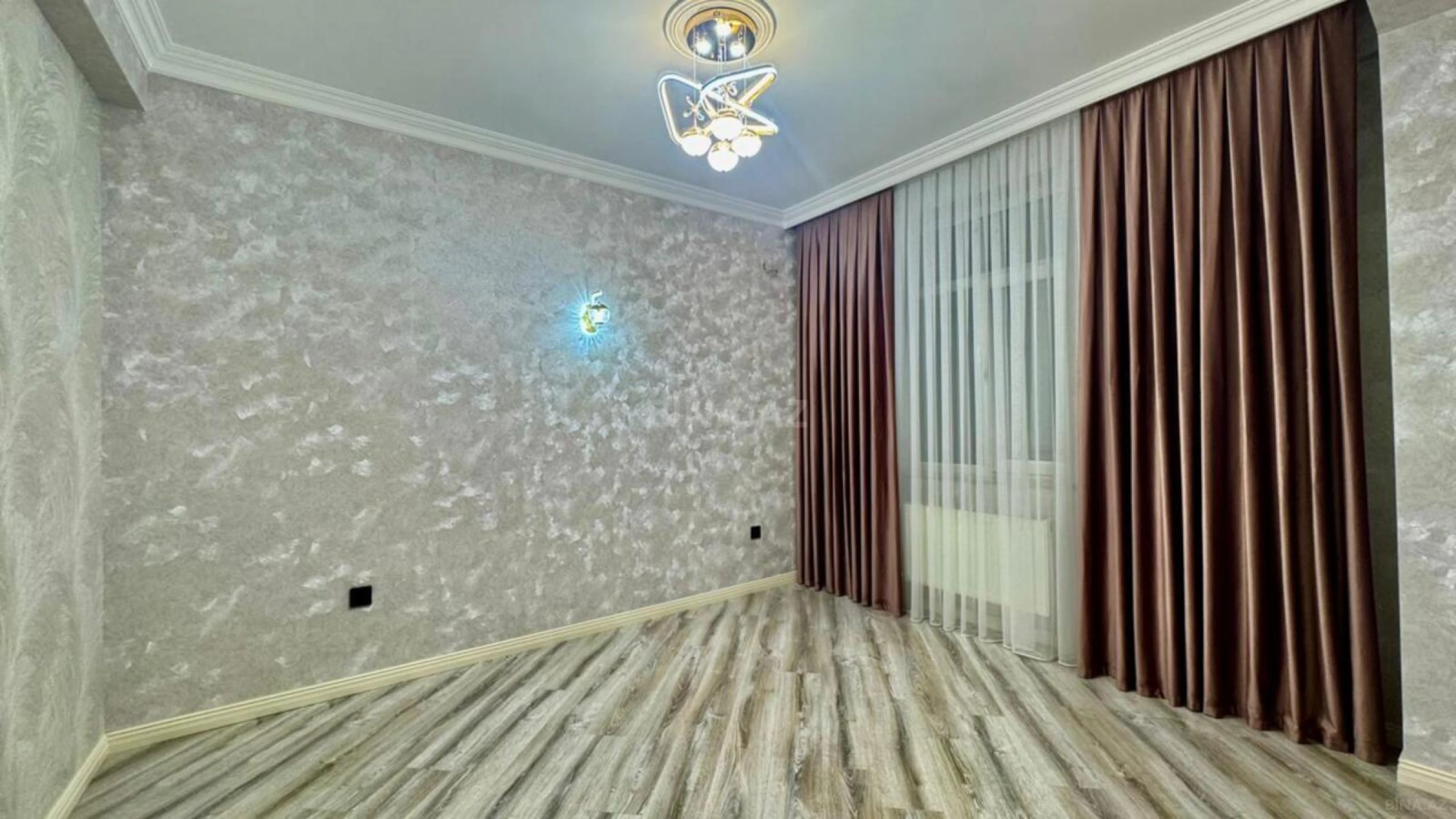 Satılır 3 otaqlı mənzil 98 m²