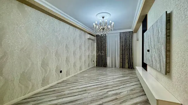 Satılır 3 otaqlı mənzil 98 m²