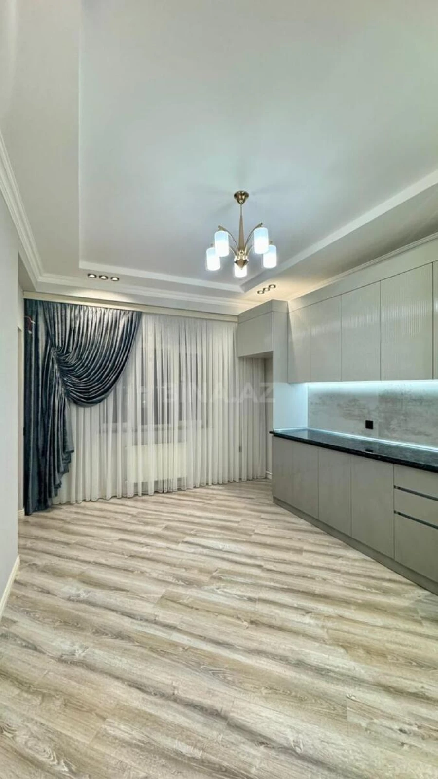 Satılır 3 otaqlı mənzil 98 m²