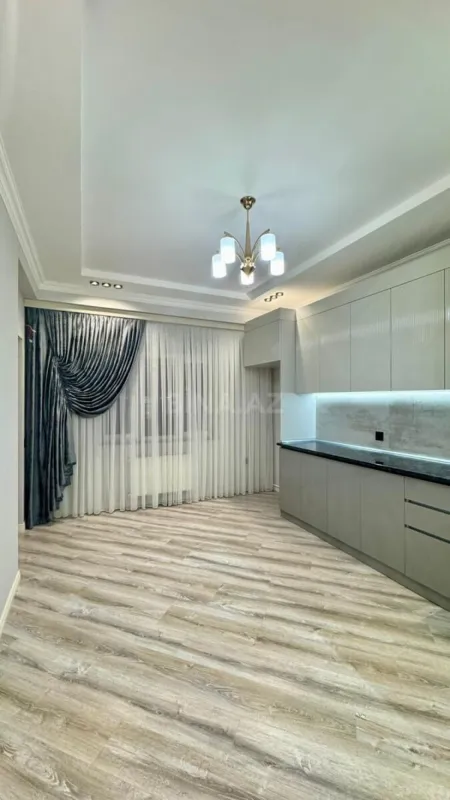 Satılır 3 otaqlı mənzil 98 m²