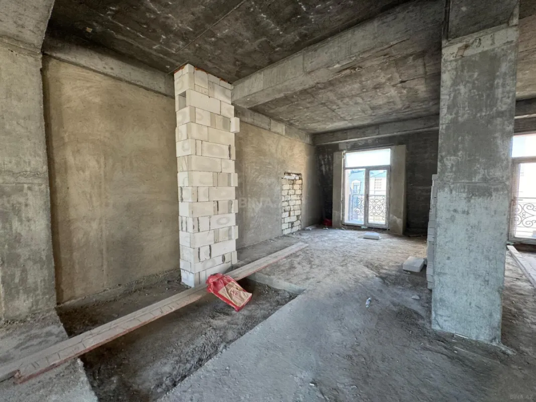 Satılır 2 otaqlı mənzil 82 m²