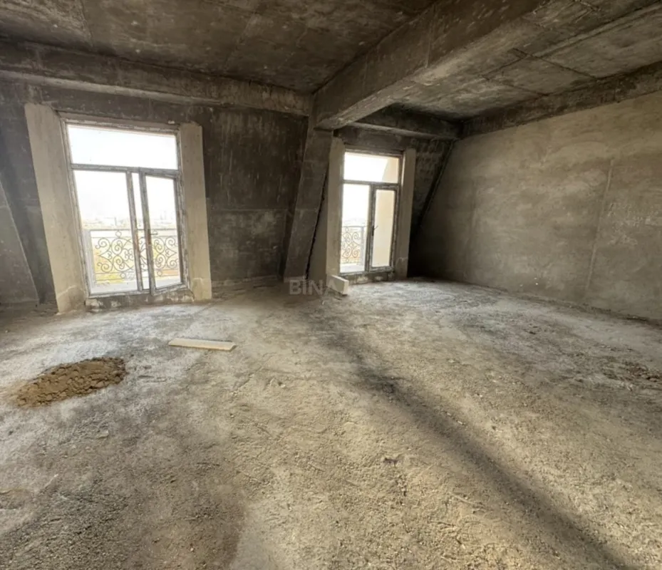 Satılır 2 otaqlı mənzil 82 m²
