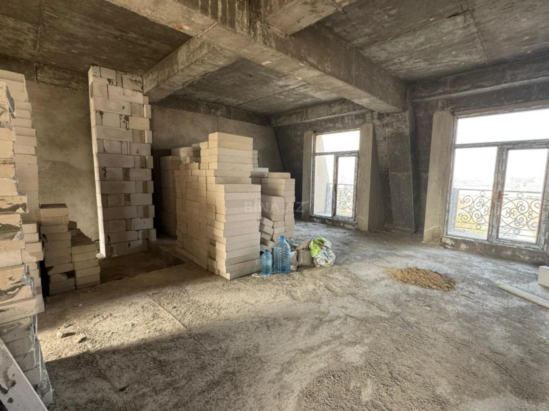 Satılır 2 otaqlı mənzil 82 m²