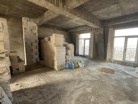 Satılır 2 otaqlı mənzil 82 m²