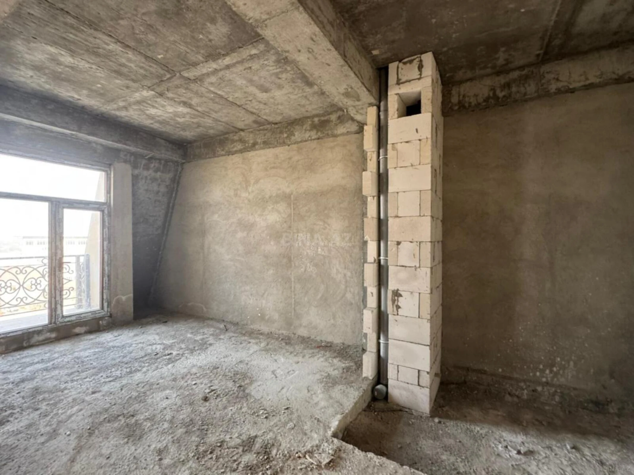 Satılır 2 otaqlı mənzil 82 m²