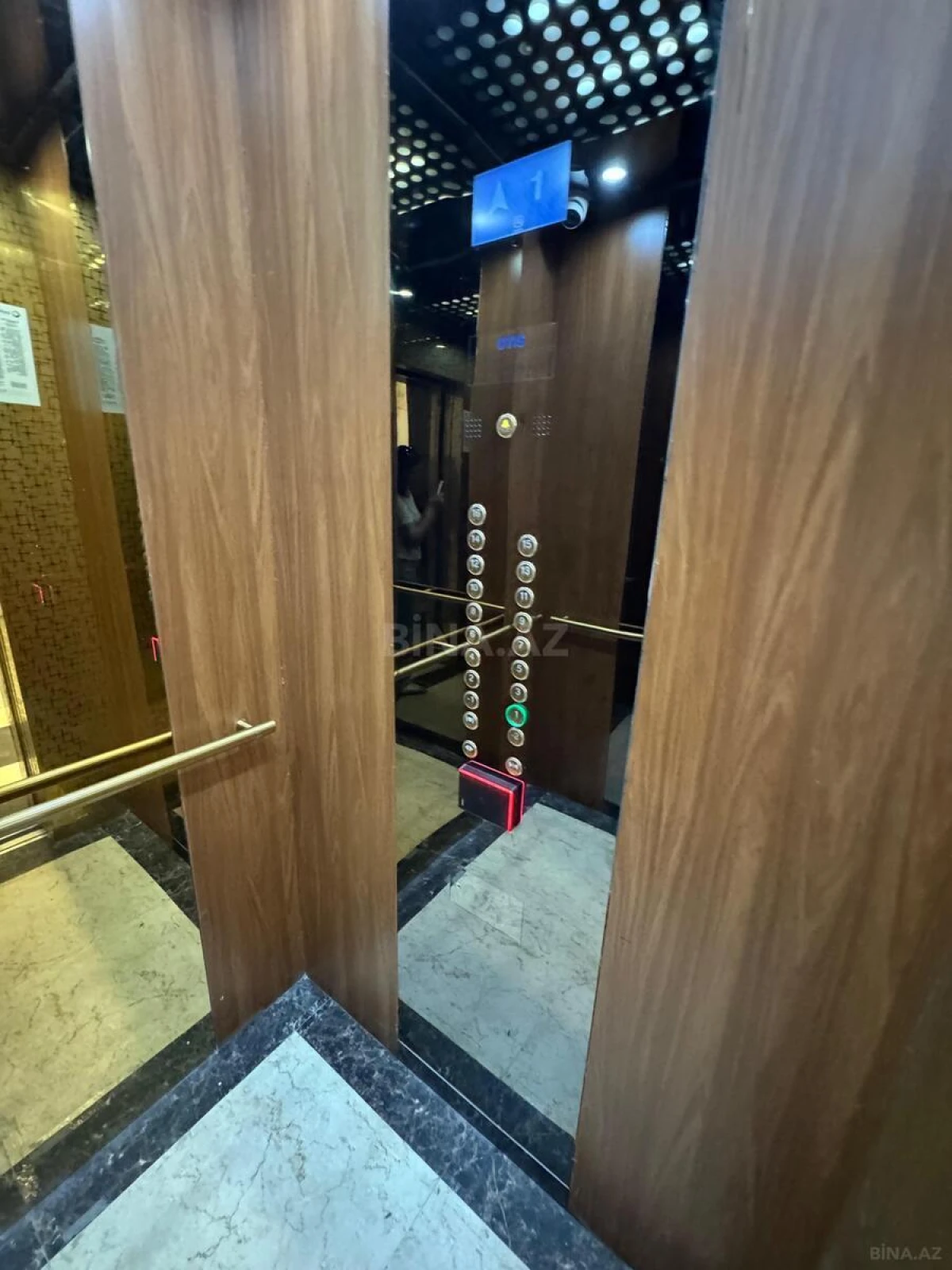 Satılır 4 otaqlı mənzil 190 m²