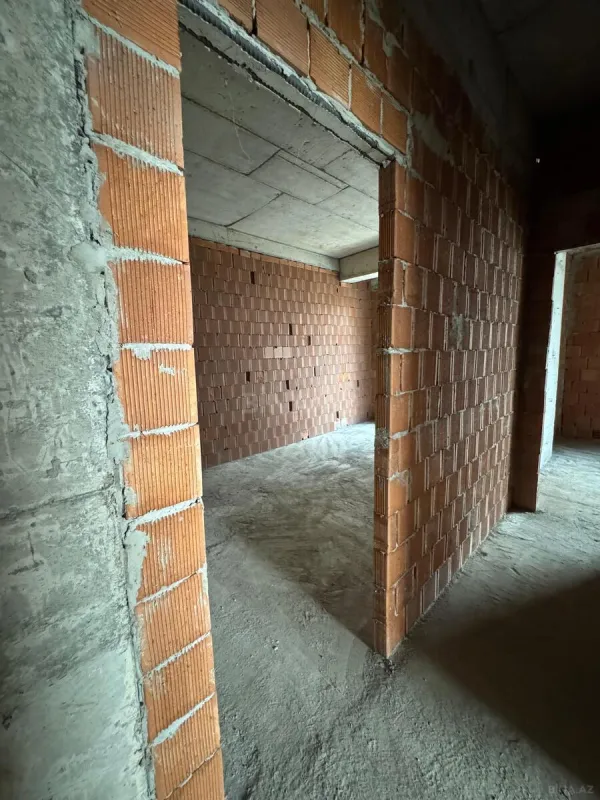 Satılır 4 otaqlı mənzil 190 m²