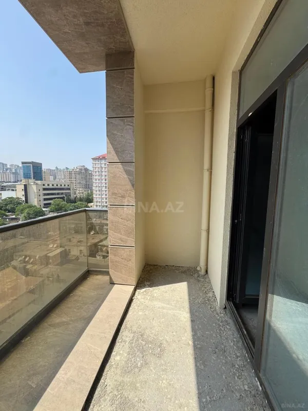 Satılır 4 otaqlı mənzil 190 m²