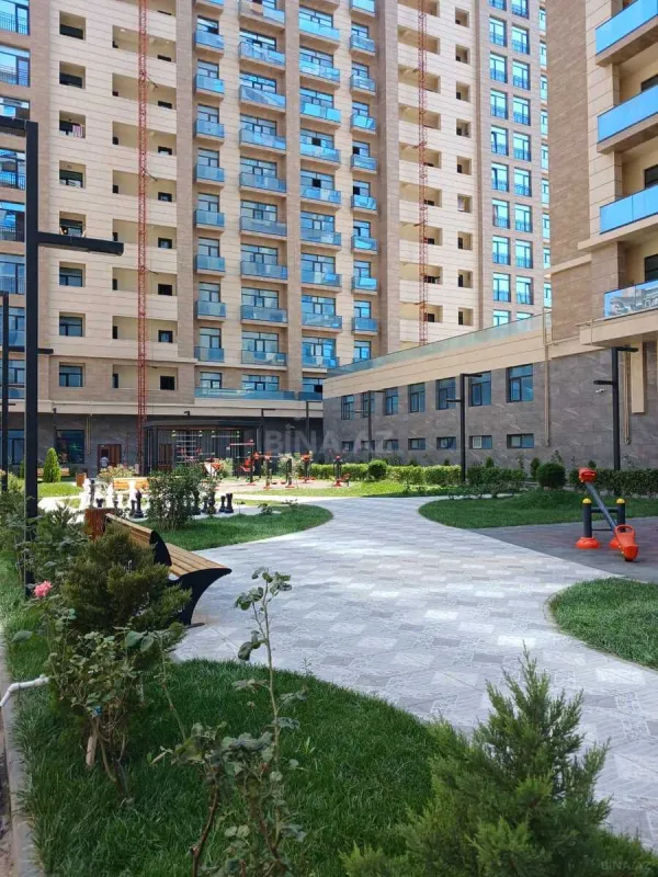 Satılır 4 otaqlı mənzil 190 m²