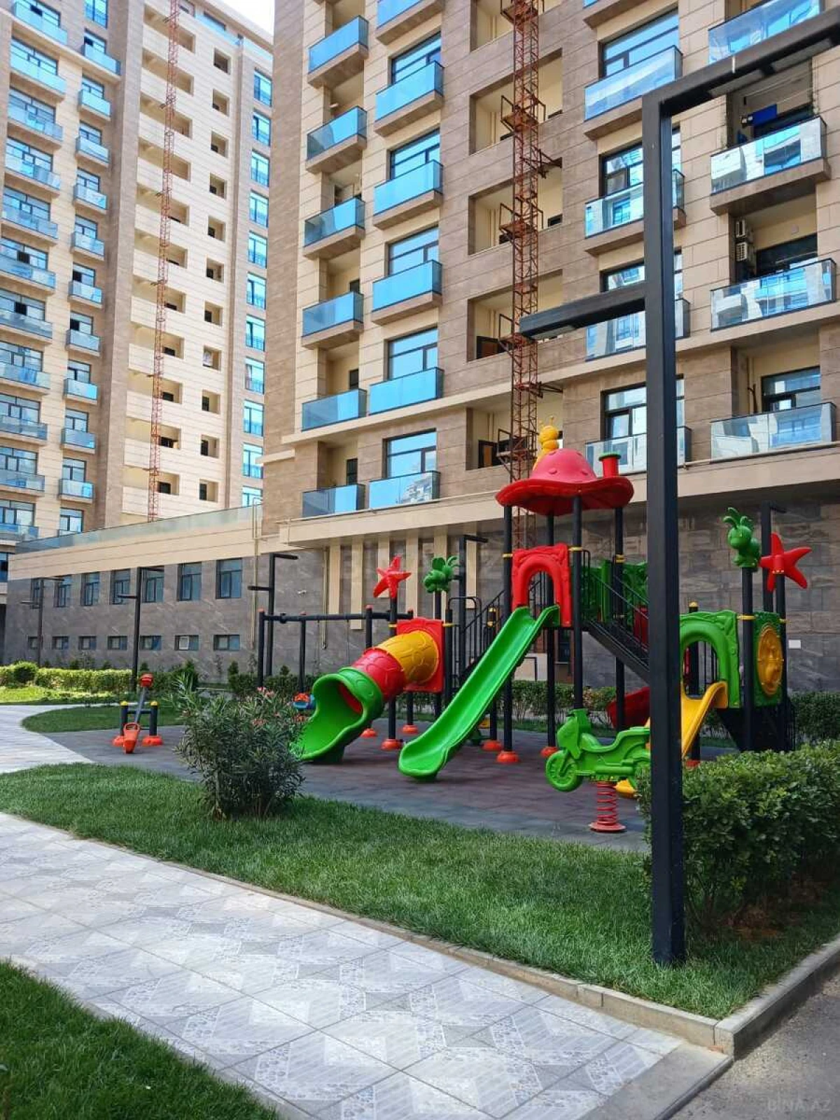 Satılır 4 otaqlı mənzil 190 m²