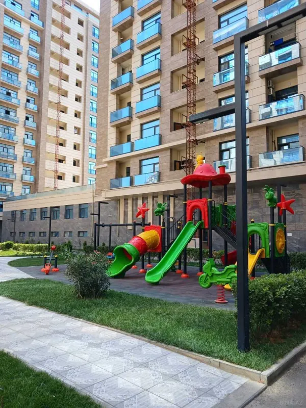 Satılır 4 otaqlı mənzil 190 m²