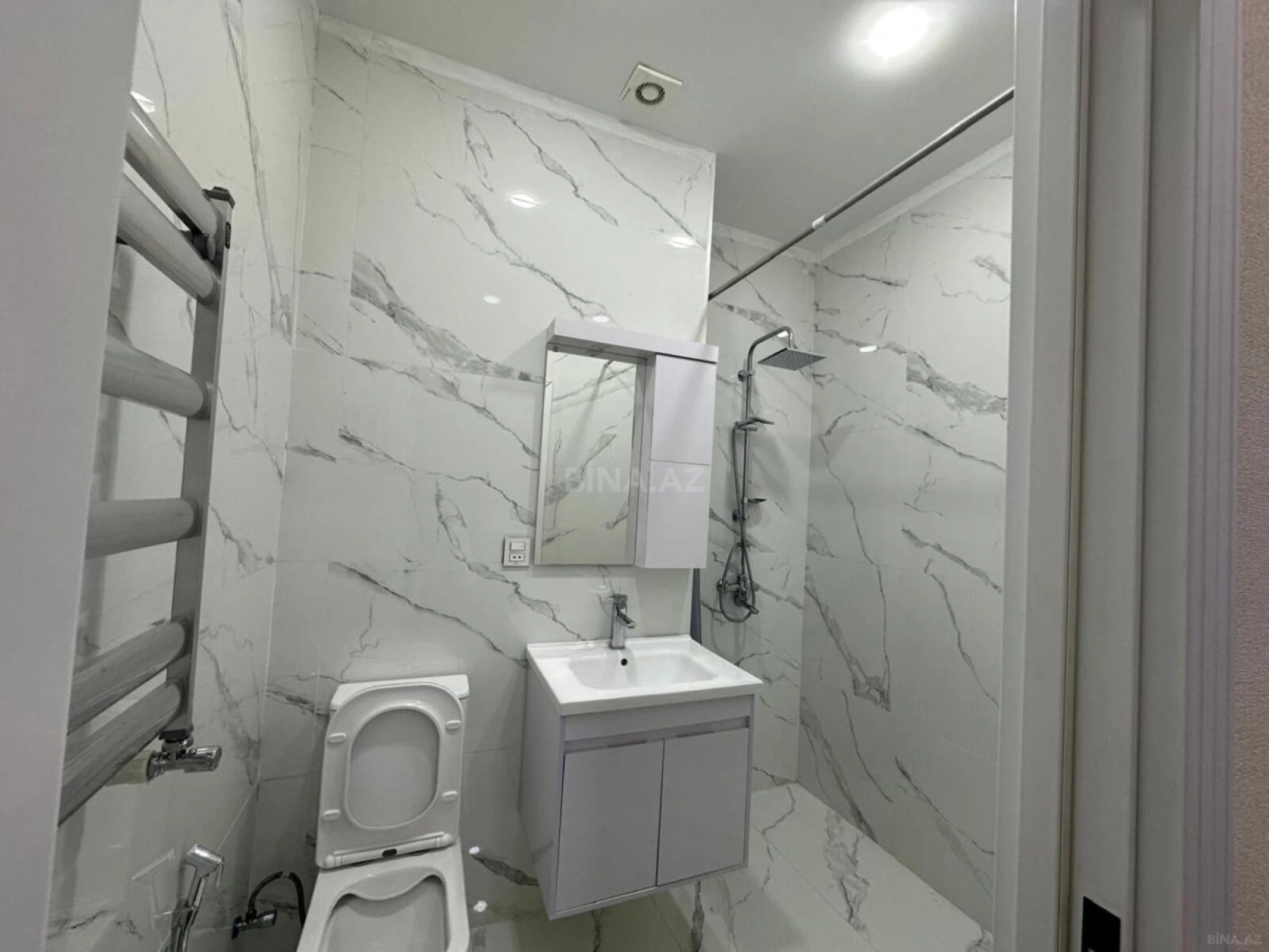 Kirayə verilir 2 otaqlı mənzil 65 m²