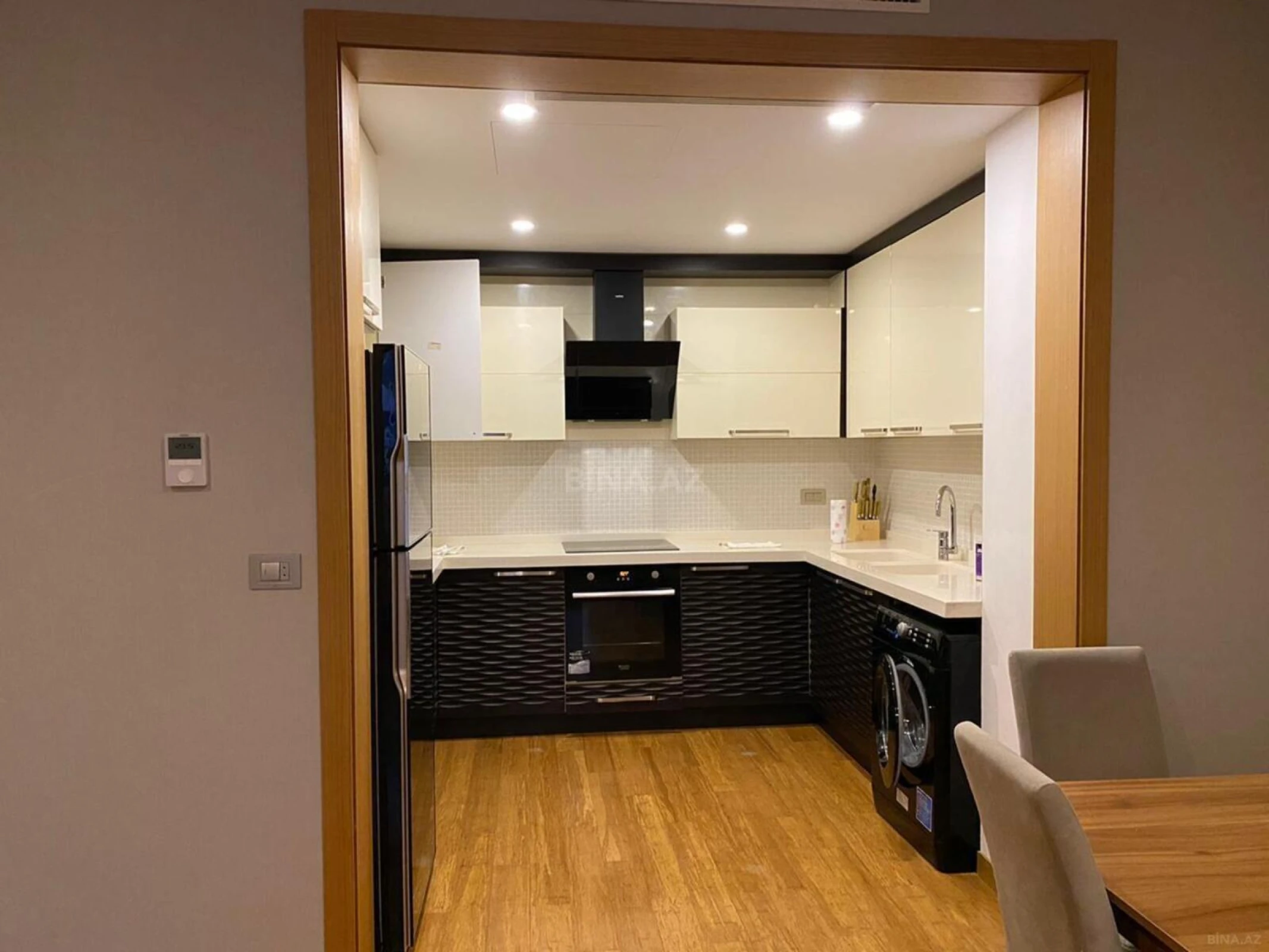 Kirayə verilir 2 otaqlı mənzil 95 m²