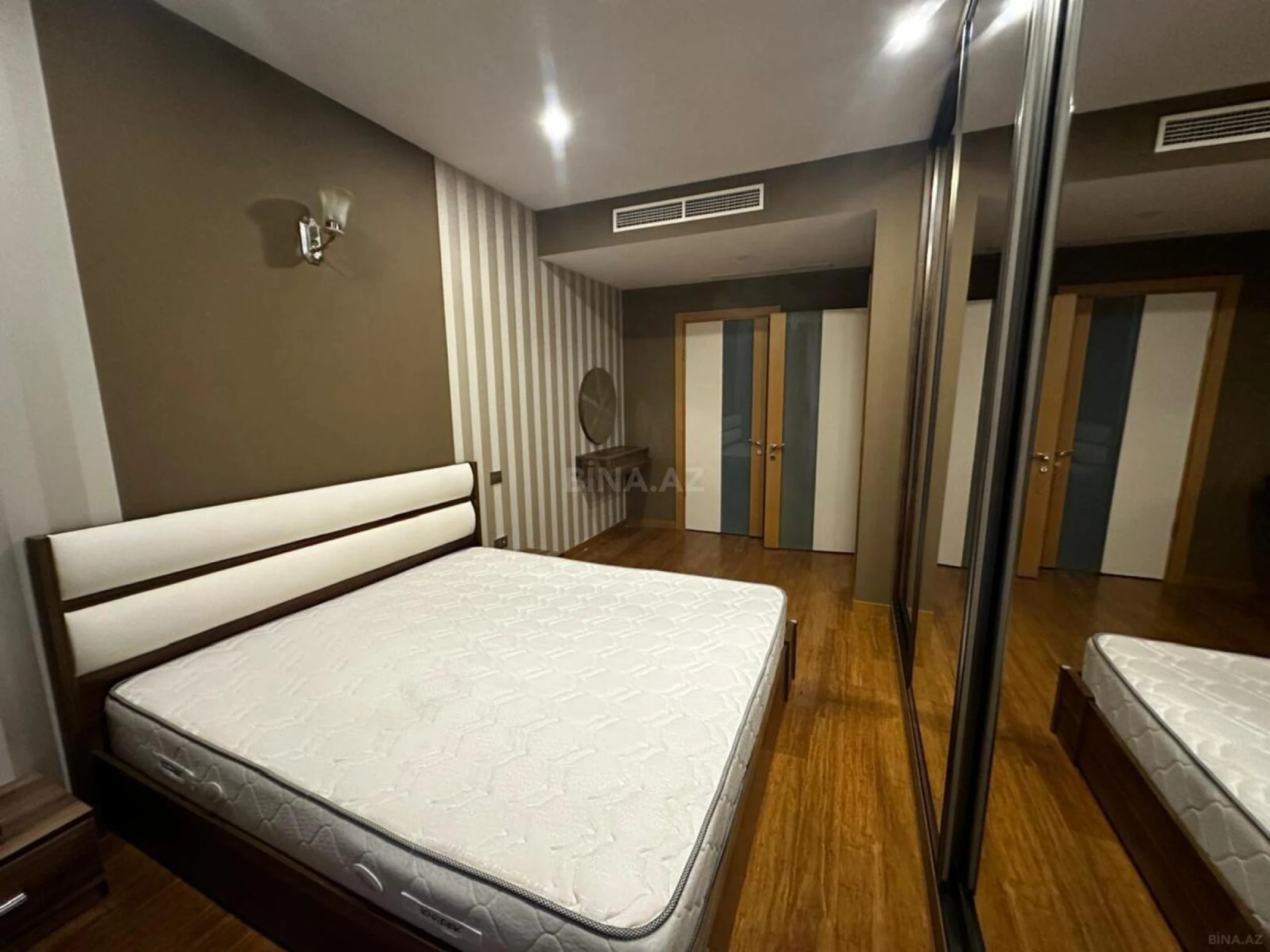 Kirayə verilir 2 otaqlı mənzil 95 m²