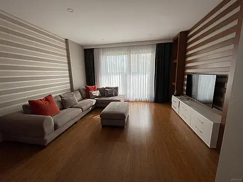 Kirayə verilir 2 otaqlı mənzil 95 m²