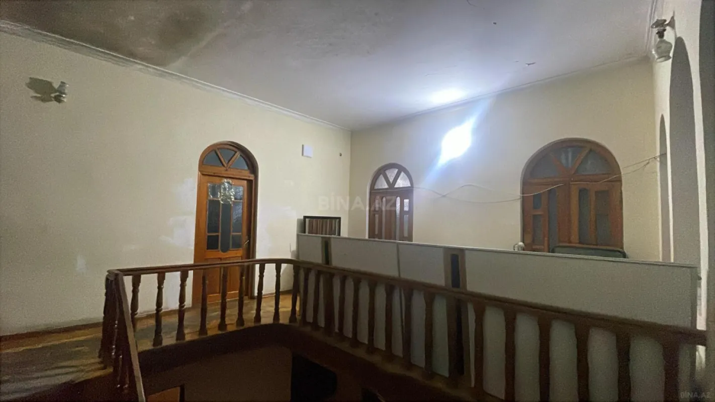 Satılır 15 otaqlı həyət evi 400 m²