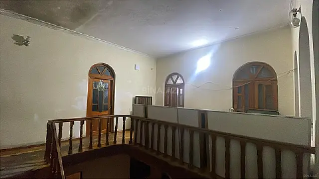 Satılır 15 otaqlı həyət evi 400 m²