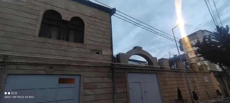 Satılır 15 otaqlı həyət evi 400 m²