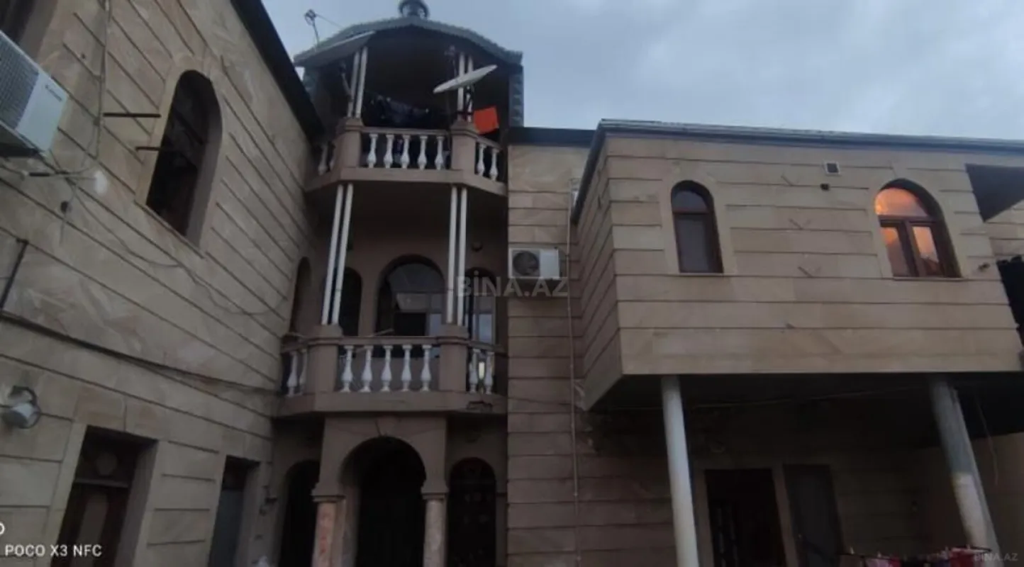 Satılır 15 otaqlı həyət evi 400 m²