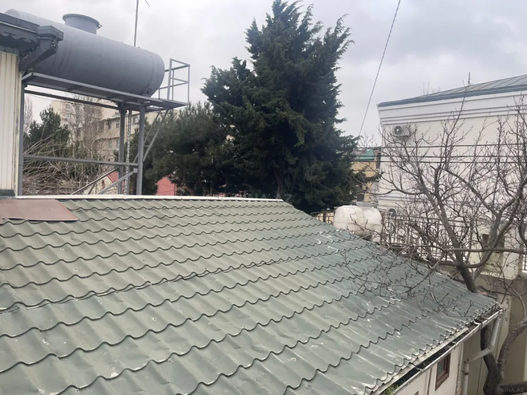 Satılır 15 otaqlı həyət evi 400 m²