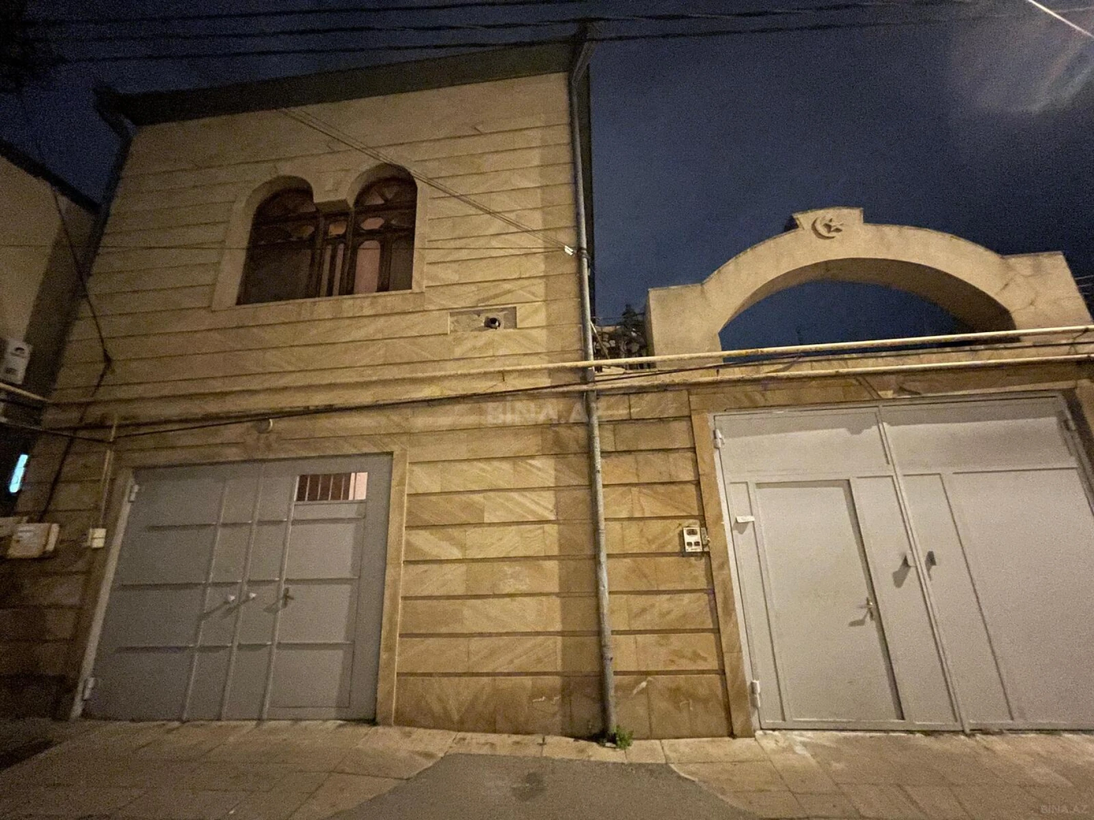 Satılır 15 otaqlı həyət evi 400 m²