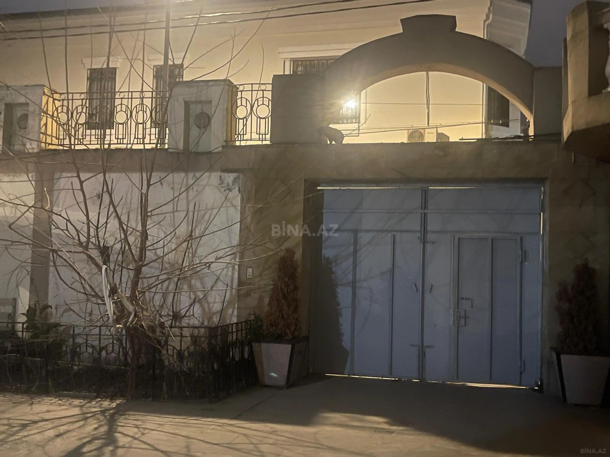 Satılır 15 otaqlı həyət evi 400 m²